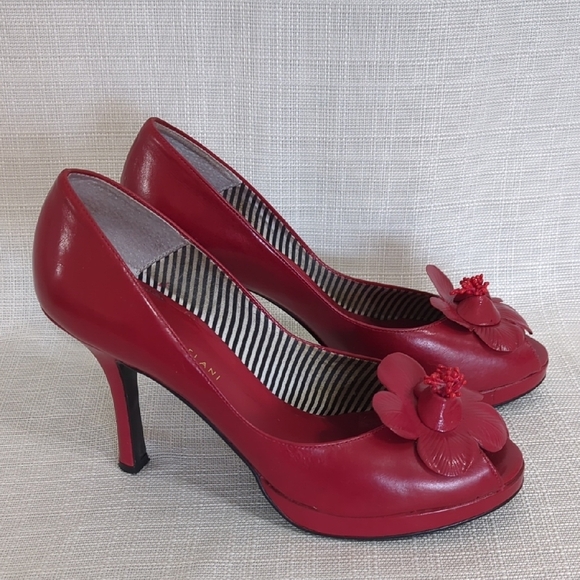 Antonio Melani Leather Heels Women's 8.5 Red Floral Accent Peep Toe Slip On - Picture 1 of 12